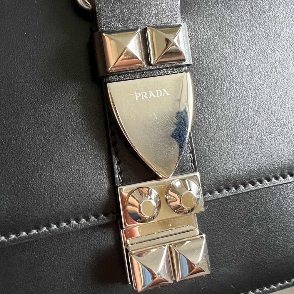 Authentic PRADA saffiano leather handbag - Picture 10 of 13